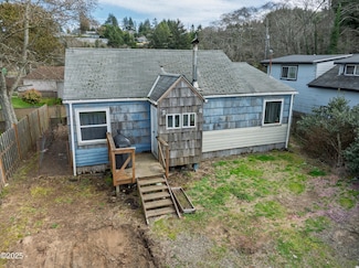165 SW Strawberry Ln, Waldport, OR 97394