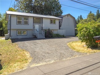 6691 NE Geneva St, Suquamish, WA 98392