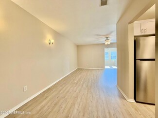 4330 Plaza Gate Ln S Unit 302, Jacksonville, FL 32217