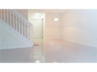 137 Hidden Court Rd Unit 19E, Hollywood, FL 33023