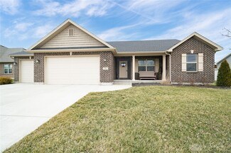 252 Auburn Meadows Ct, Carlisle, OH 45005