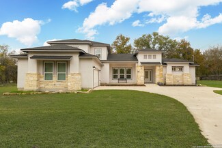 3711 Waterwood Pass Dr, Elmendorf, TX 78112