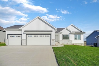 1570 Partridge Ln, Waterloo, IA 50701