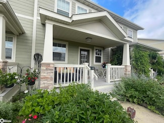 2102 Diamond Ln, Fairfield, IA 52556