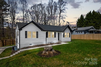 192 Duckworth Ave, Brevard, NC 28712