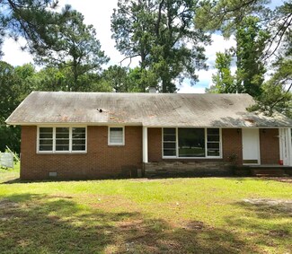 200 1st St, Varnville, SC 29944