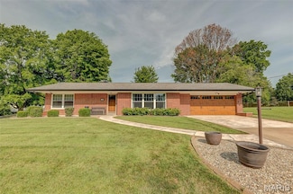 39 Circle Dr, Fairview Heights, IL 62208
