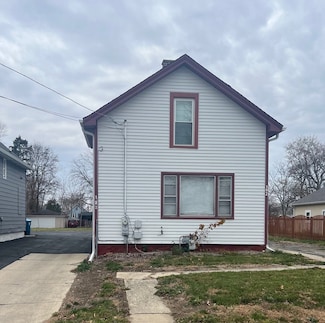 192 N Smith St Unit 2, Aurora, IL 60505