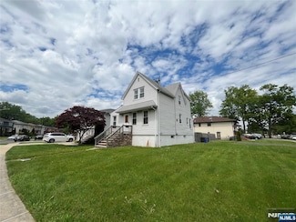 91 Rochelle Pkwy, Saddle Brook, NJ 07663