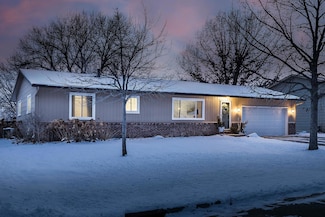 257 Cardinal Ct, Chaska, MN 55318