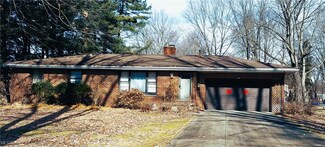 1049 Green Valley Dr, Akron, OH 44319