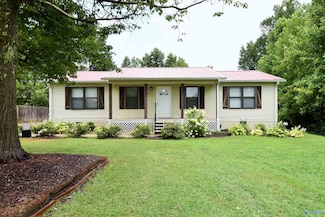 2020 Ridge Crest Dr, Guntersville, AL 35976