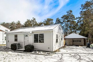 317 Meadow Dr, Augusta, MI 49012