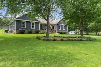 1400 Manor Rd, Columbia, TN 38401