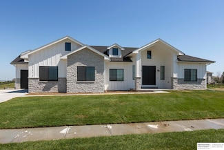 5717 S 200th St, Omaha, NE 68135