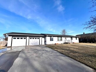 215 2nd St, Meadow Grove, NE 68752