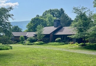 92 Coventry Ln, Manchester Center, VT 05255