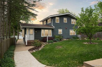 2009 Ridge Rd, White Lake, MI 48383