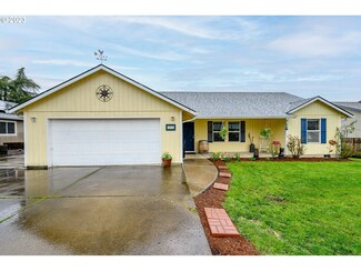 212 S 2nd St, Carlton, OR 97111