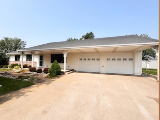18708 238th St, Council Bluffs, IA 51503