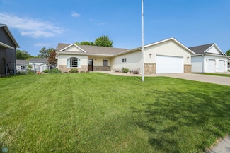 509 32nd St N, Moorhead, MN 56560