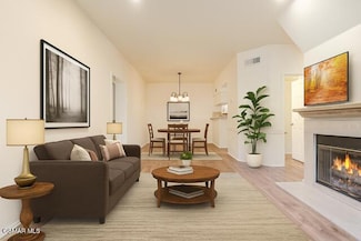 637 Indian Oak Ln Unit 105, Oak Park, CA 91377