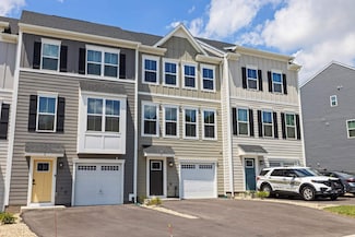 8 Iron Horse Ln, Staunton, VA 24401