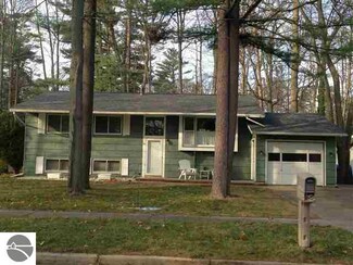 206 Huron St, Traverse City, MI 49686