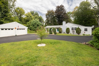 49 Scuppo Rd, Woodbury, CT 06798