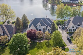 658 Saint Annes Dr, Holland, OH 43528