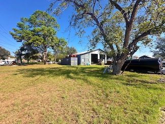 215 E College St, Pleasanton, TX 78064