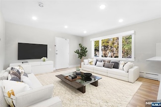 539 Undercliff Ave Unit 2, Edgewater, NJ 07020