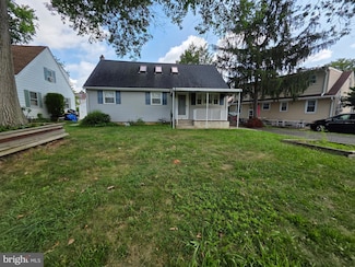 2 Mccarthy Dr, Ewing, NJ 08618