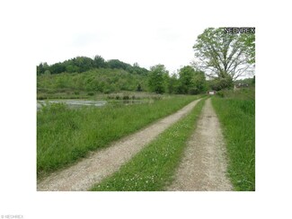 1135 Bacon Rd NW, Carrollton, OH 44615