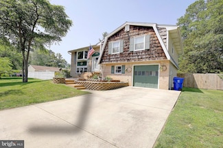 2902 Sandwich Dr, Waldorf, MD 20601