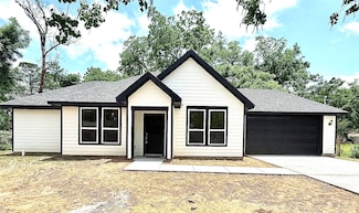 141 Shady Ln, West Columbia, TX 77486