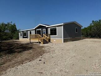 1044 County Road 329, Jourdanton, TX 78026