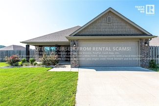 4407 W Wales Dr, Fayetteville, AR 72704