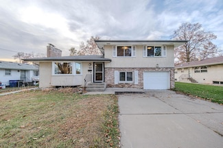 1633 Etna St, Saint Paul, MN 55106