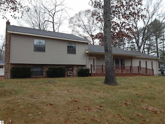 6960 Knollwood Ct, Oscoda, MI 48750