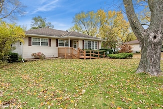 5 Deerpath Rd, Lake In the Hills, IL 60102