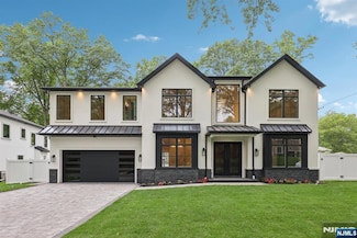 92 Benton Rd, Paramus, NJ 07652