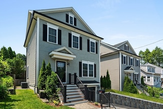 10 Huntington St, Waltham, MA 02452
