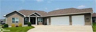 408 Bedford Ct, Clear Lake, IA 50428