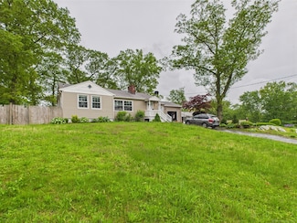 92 Lake Ave, West Haven, CT 06516
