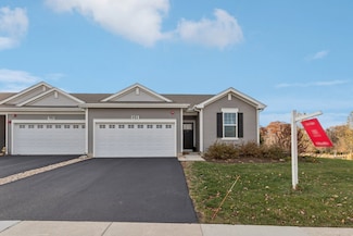 952 Darwin St, North Aurora, IL 60542