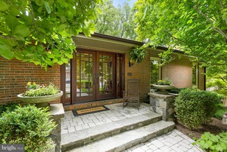 4032 41st St N, Arlington, VA 22207