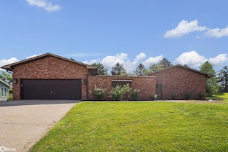 524 Harrison St, Victor, IA 52347