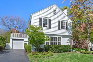 9 Salem Ln, Evanston, IL 60203