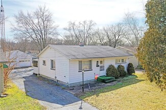 2347 Stewart Dr NW, Warren, OH 44485